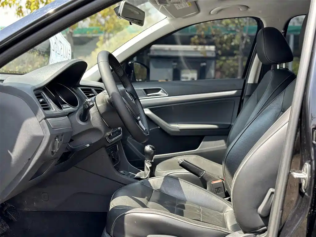 VOLKSWAGEN LAVIDA 2016