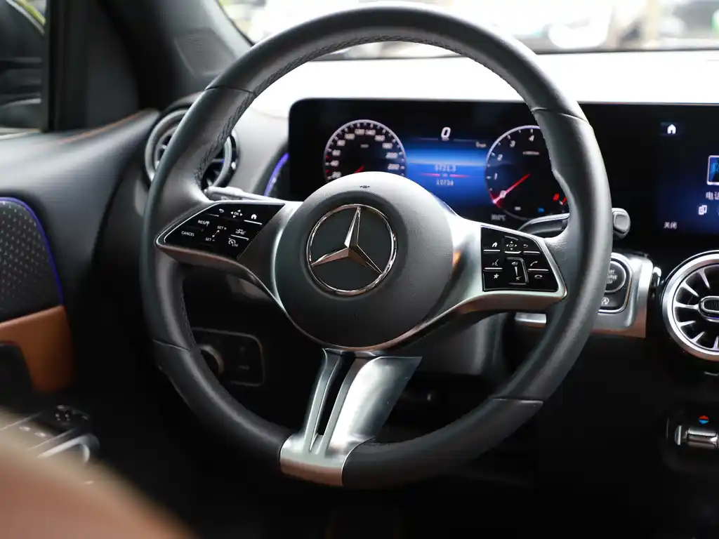 MERCEDES BENZ GLB 2024