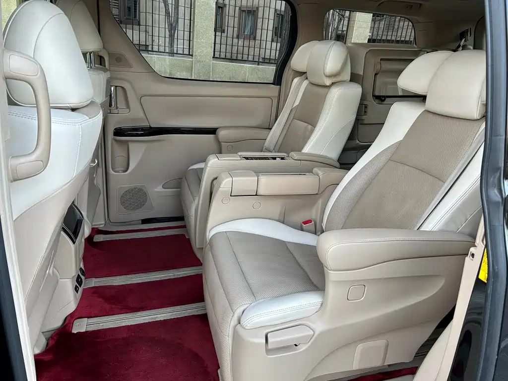 TOYOTA ALPHARD 2015