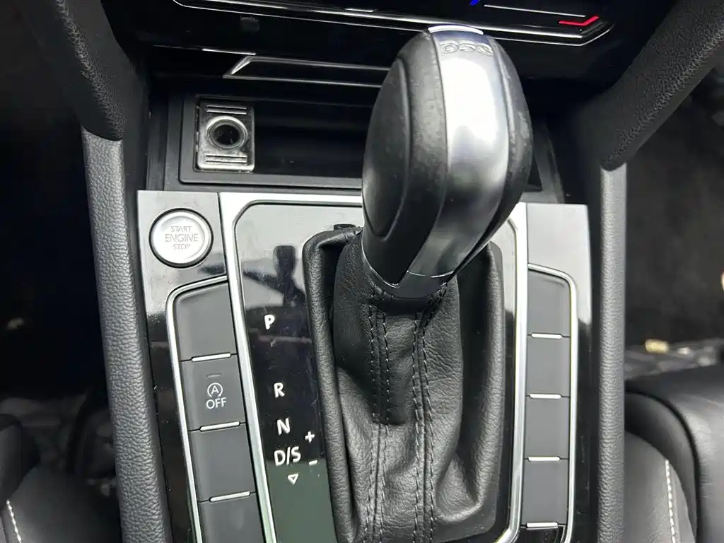 VOLKSWAGEN MAGOTAN 2020