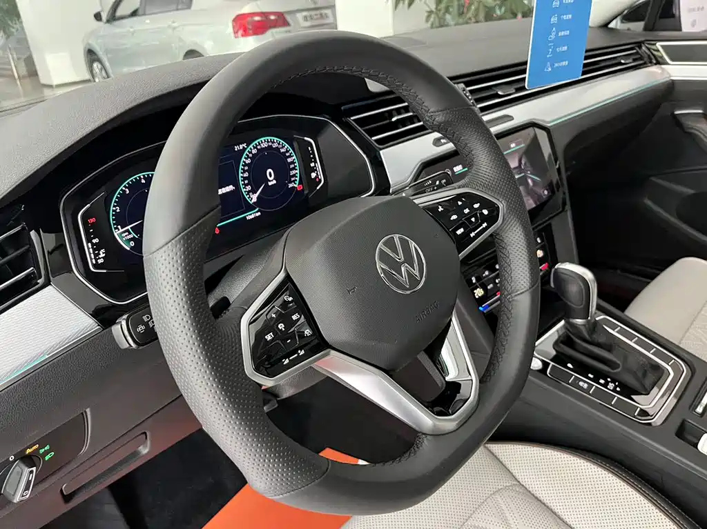 VOLKSWAGEN MAGOTAN 2023