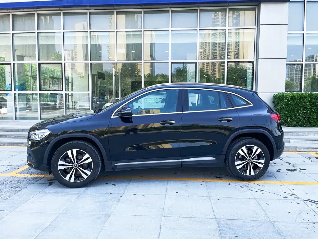 MERCEDES BENZ GLA 2022