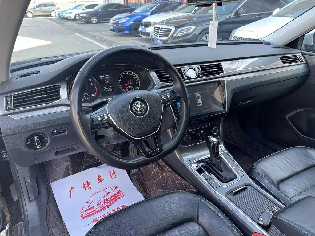 VOLKSWAGEN PASSAT 2018