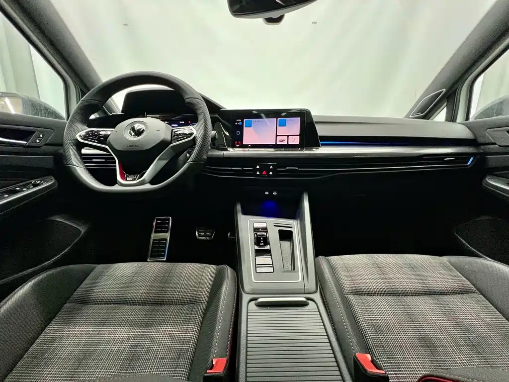VOLKSWAGEN GOLF 2022