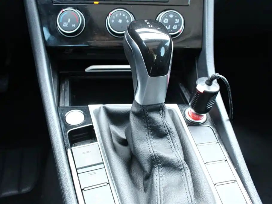 VOLKSWAGEN SAGITAR 2021