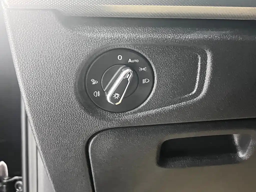VOLKSWAGEN PASSAT 2023