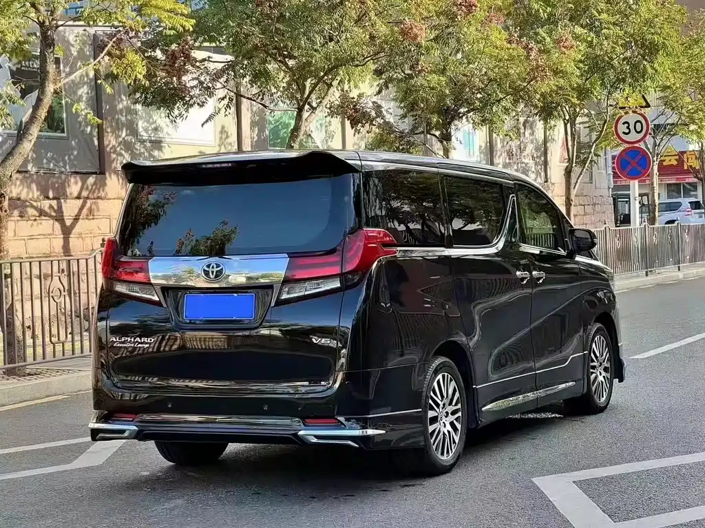 TOYOTA ALPHARD 2018