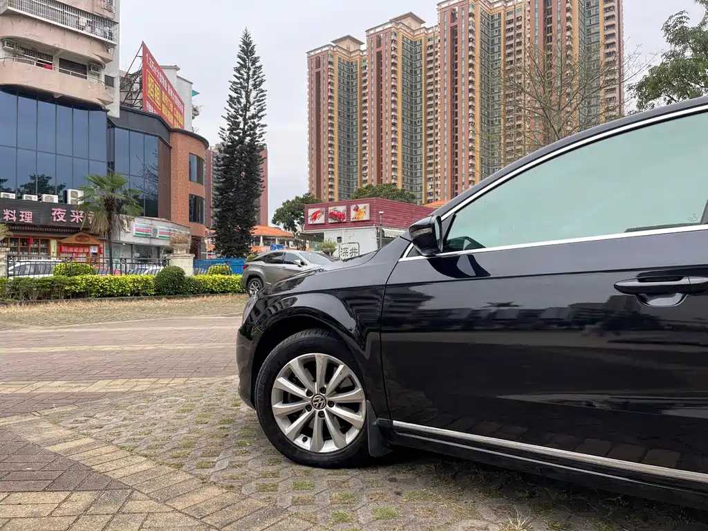 VOLKSWAGEN MAGOTAN 2015