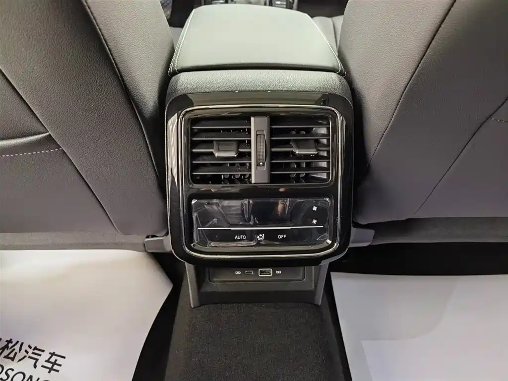 VOLKSWAGEN PASSAT 2023