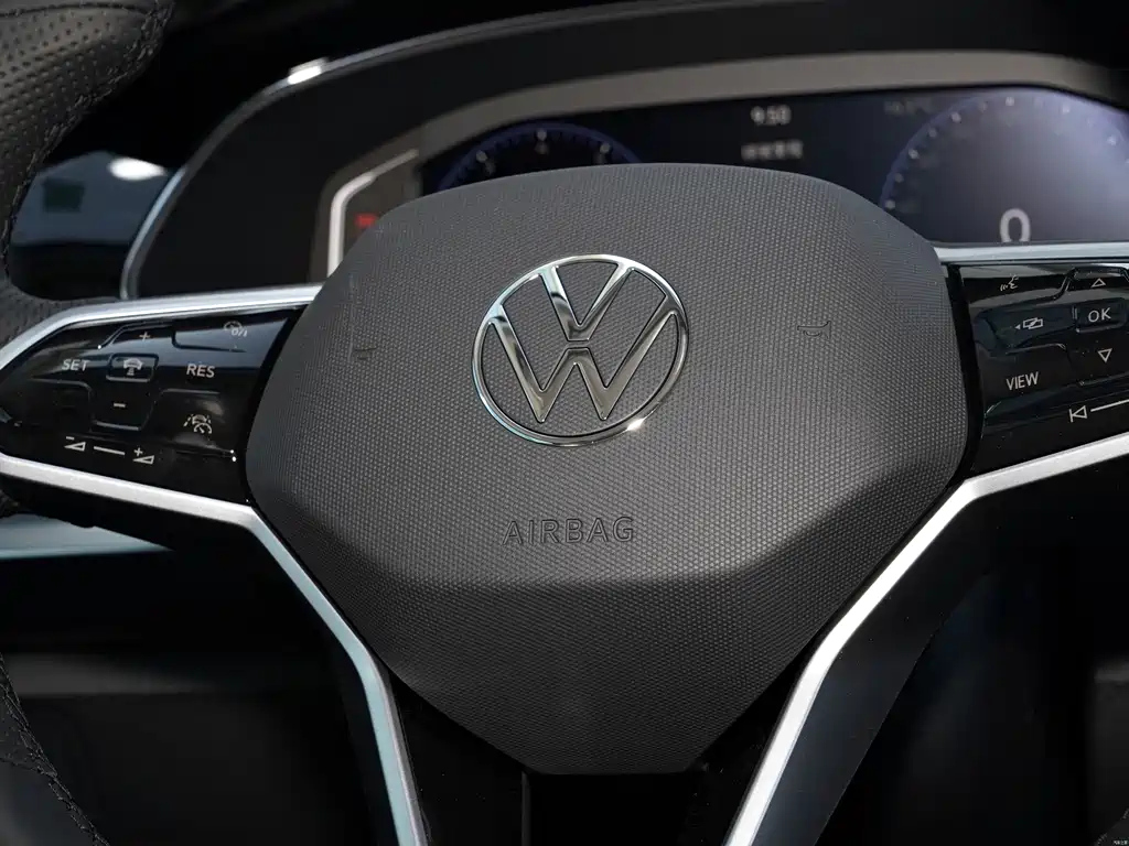 VOLKSWAGEN PASSAT 2023