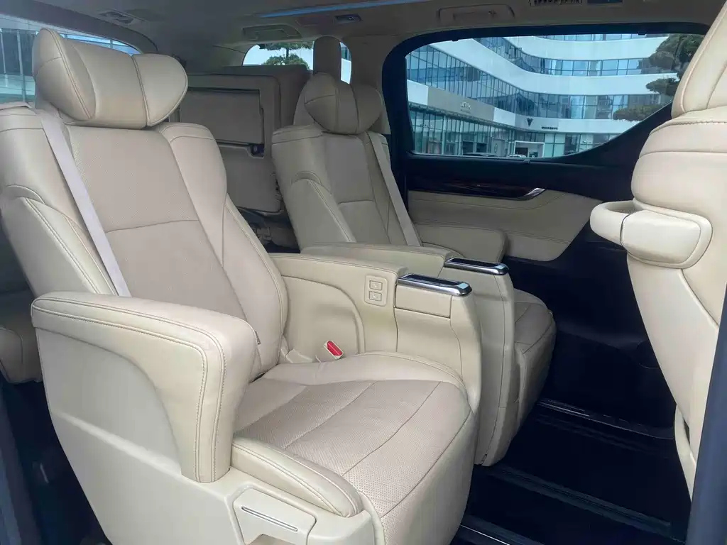 TOYOTA ALPHARD 2018