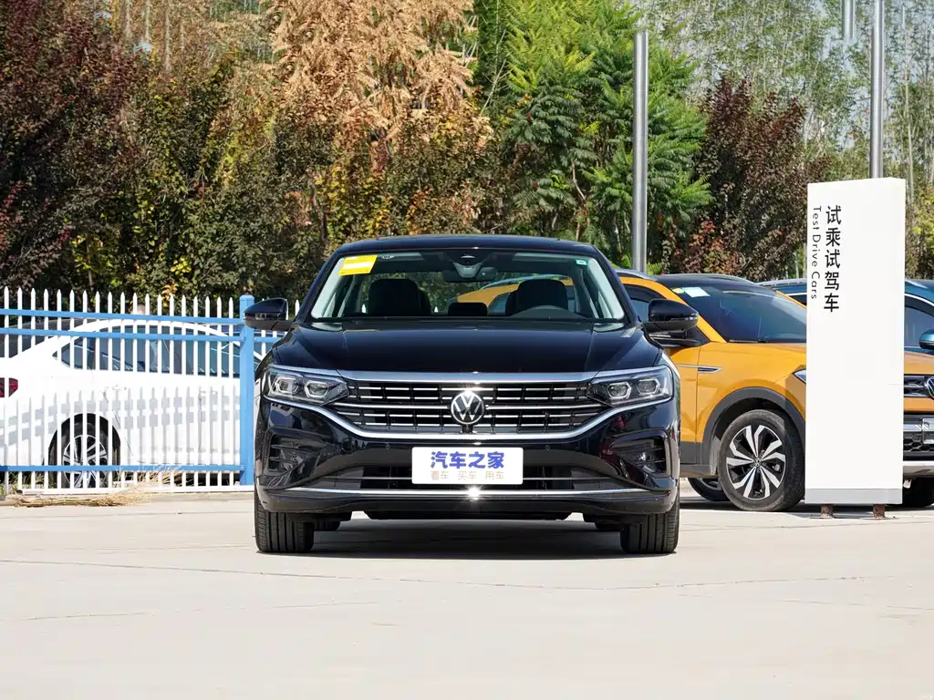 VOLKSWAGEN PASSAT 2023
