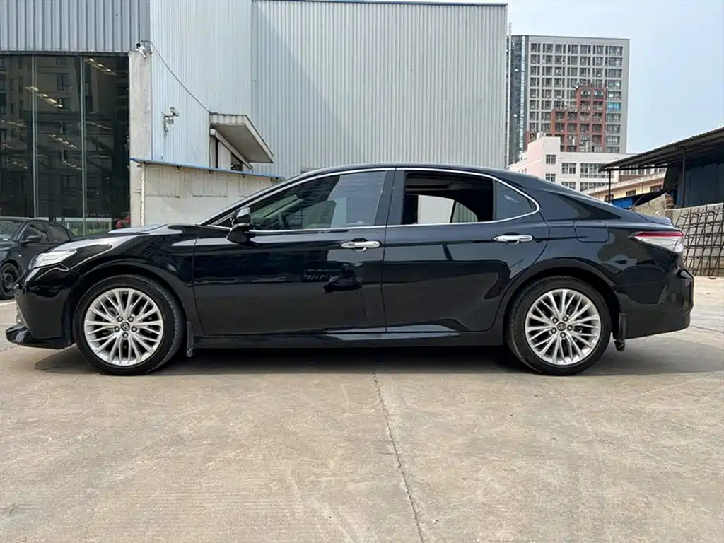 TOYOTA CAMRY 2020
