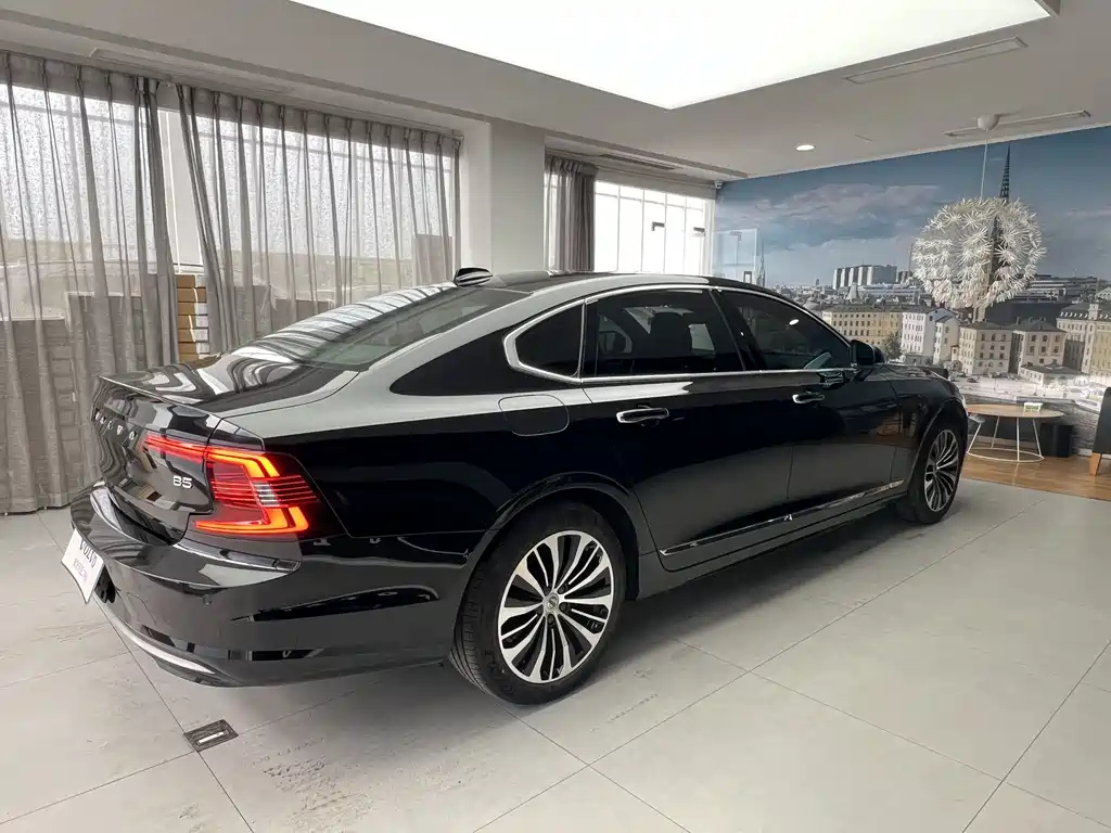 VOLVO S90 2022