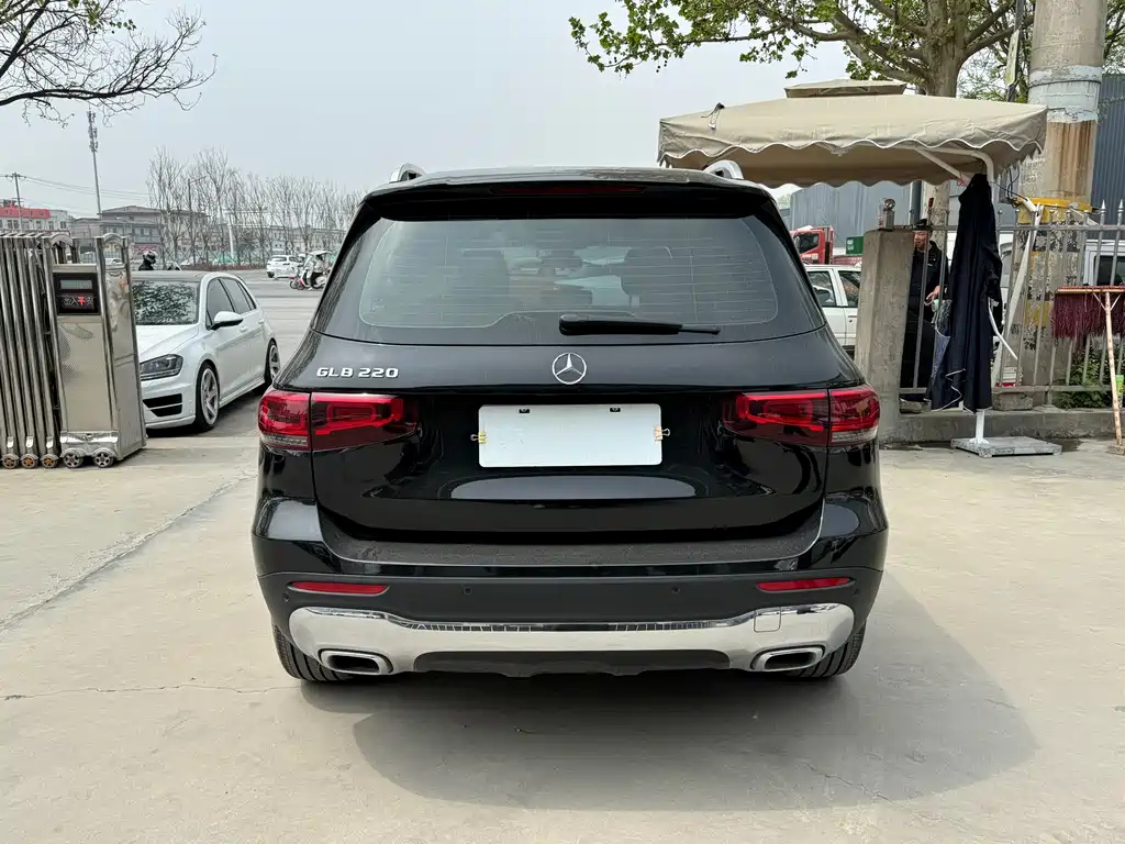 MERCEDES BENZ GLB 2023