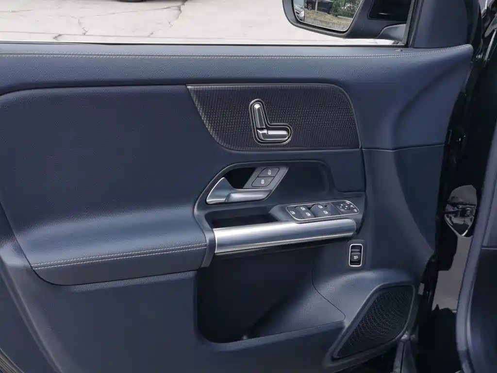 MERCEDES BENZ GLA 2021