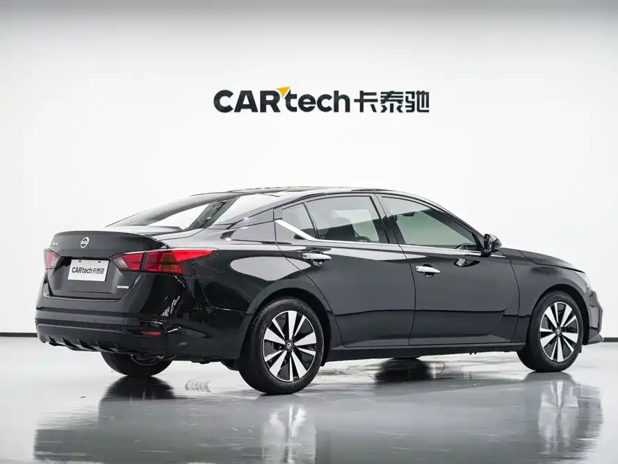 NISSAN TEANA 2020