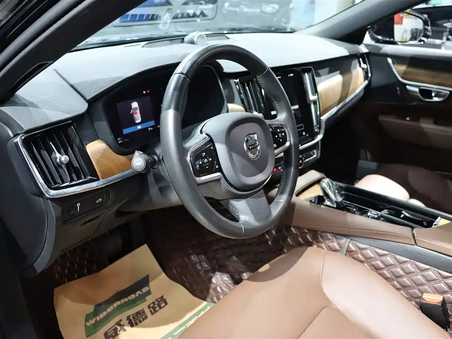 VOLVO S90 2021