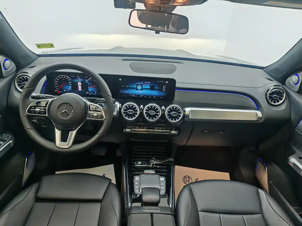 MERCEDES BENZ GLB 2023