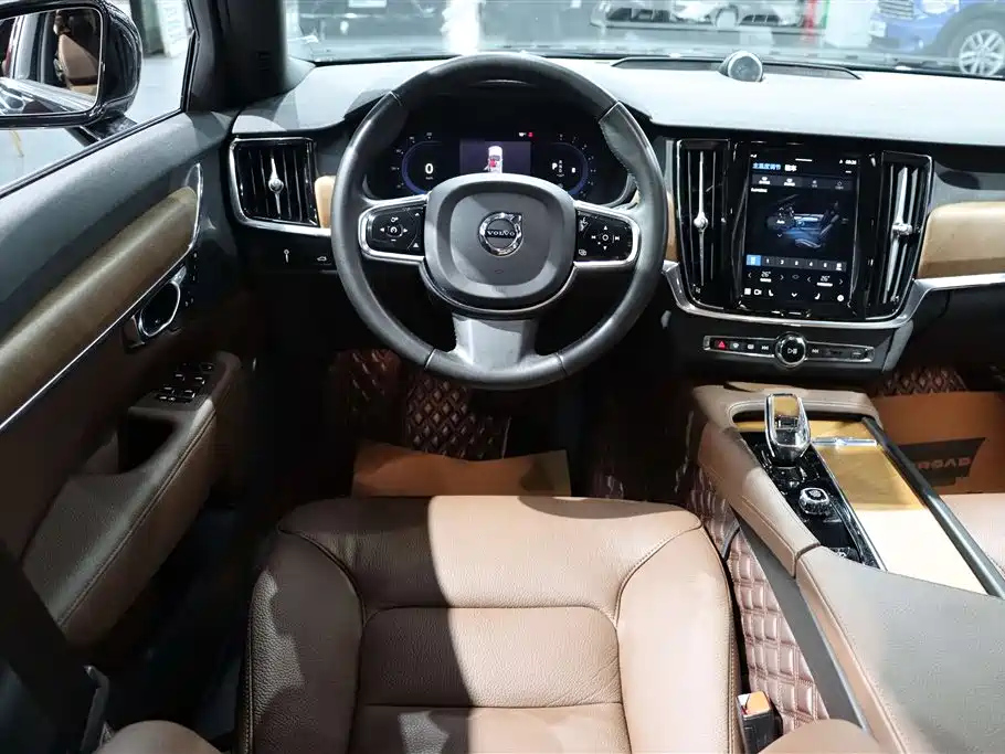 VOLVO S90 2021