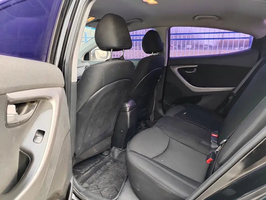 HYUNDAI ELANTRA 2017