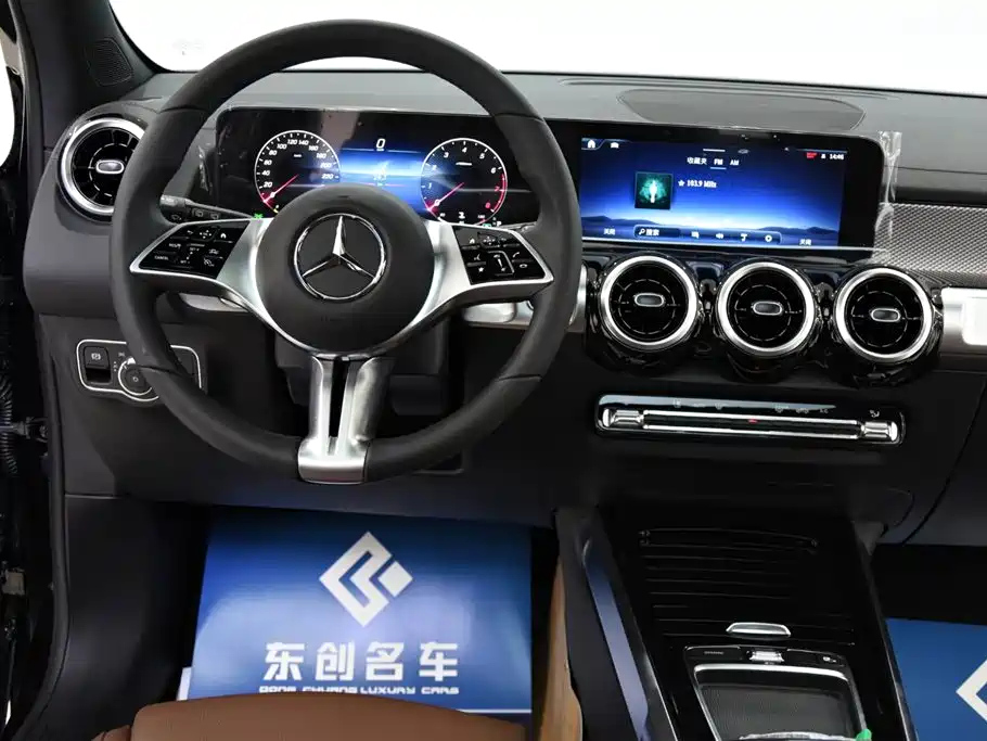 MERCEDES BENZ GLB 2024