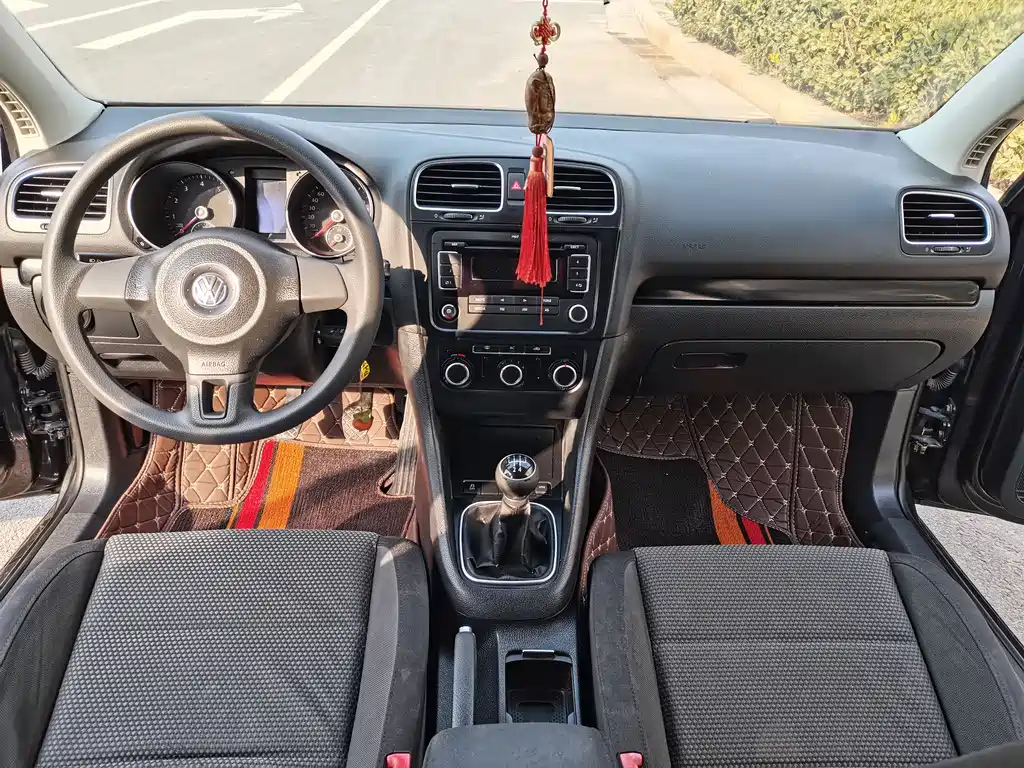 VOLKSWAGEN GOLF 2012