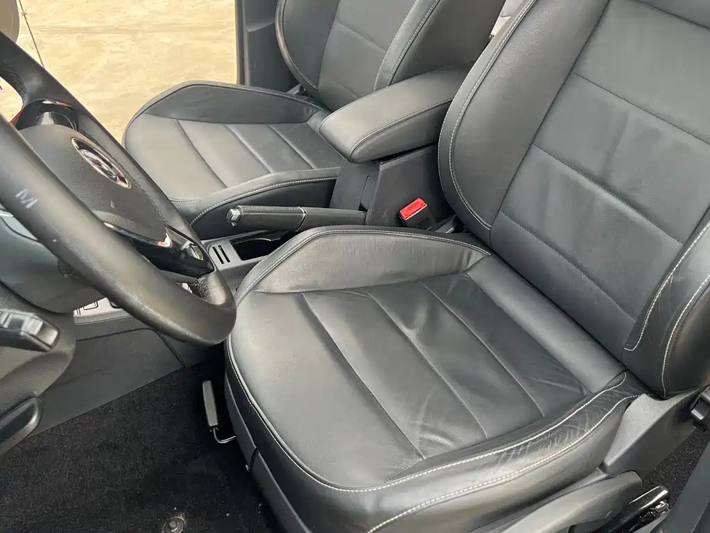 VOLKSWAGEN LAVIDA 2016