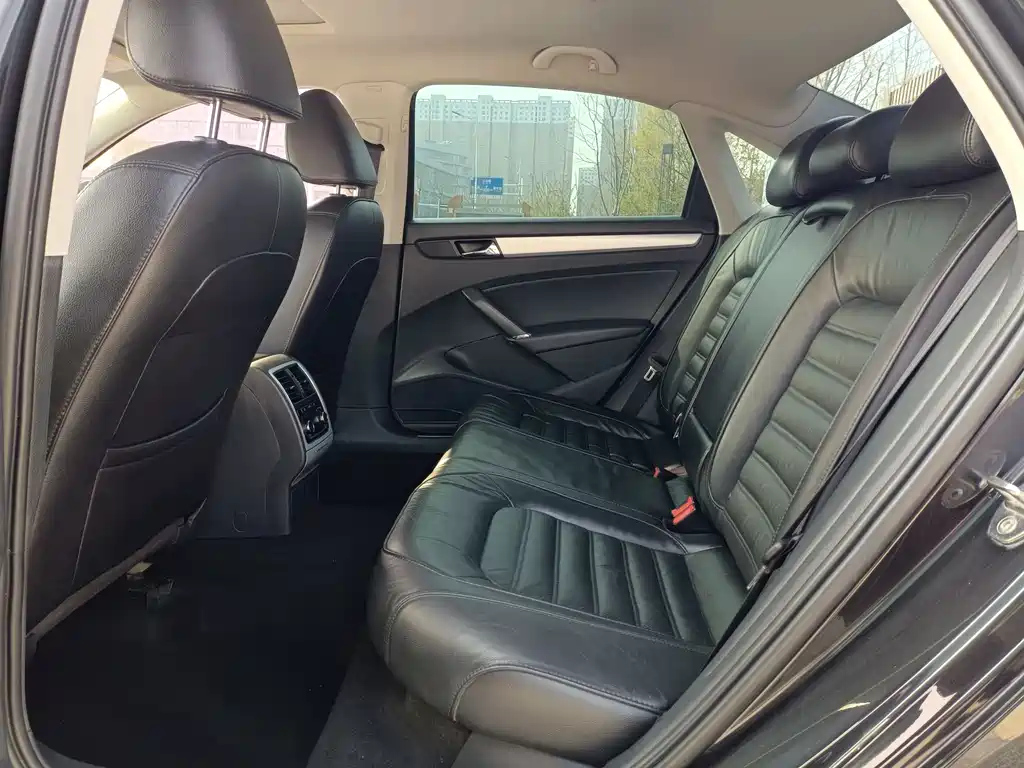 VOLKSWAGEN PASSAT 2016