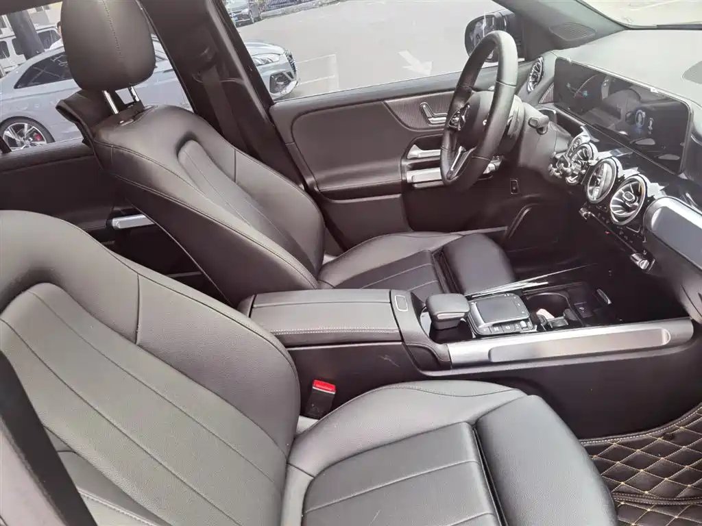 MERCEDES BENZ GLB 2021