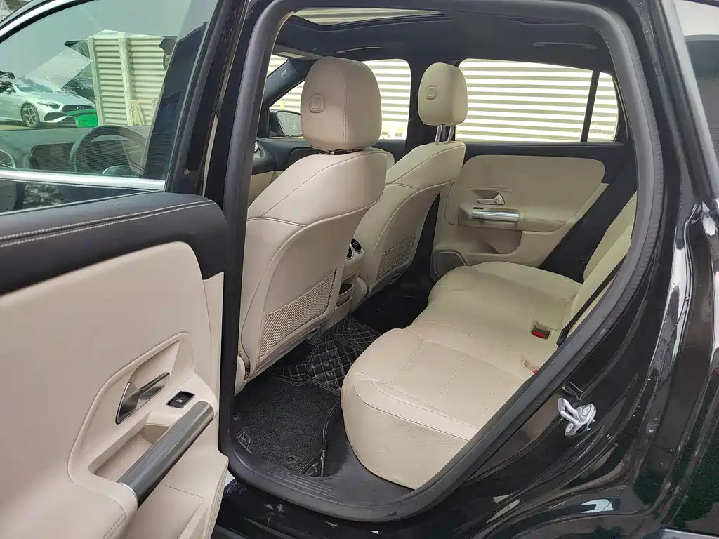 MERCEDES BENZ GLA 2021