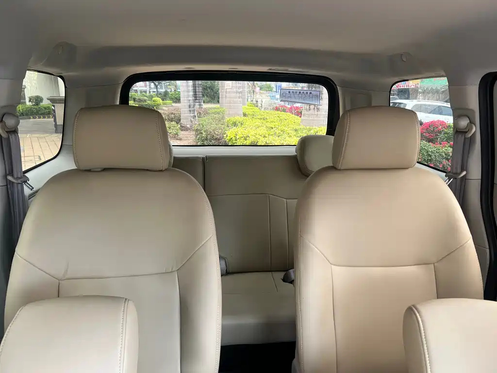 NISSAN NV200 2015