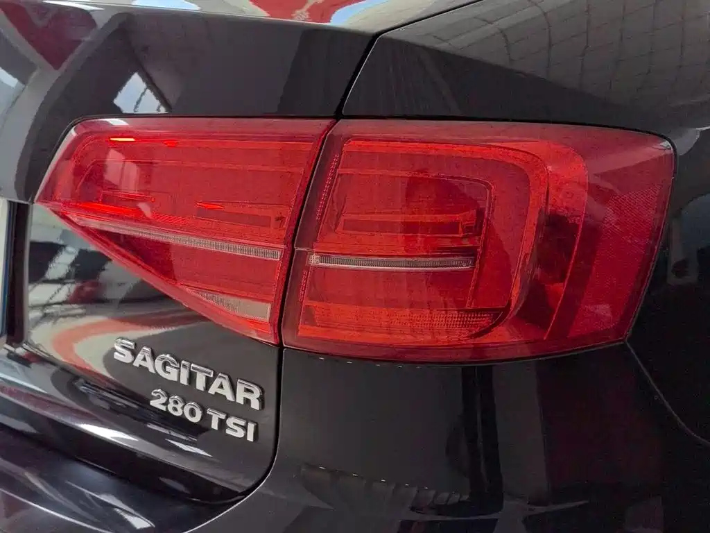 VOLKSWAGEN SAGITAR 2018