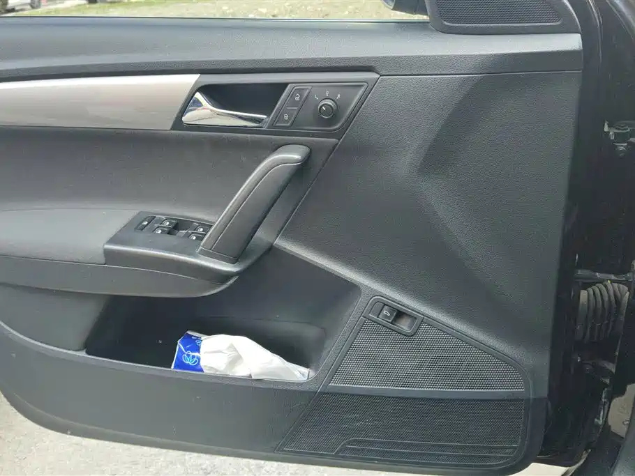 VOLKSWAGEN LAVIDA 2016