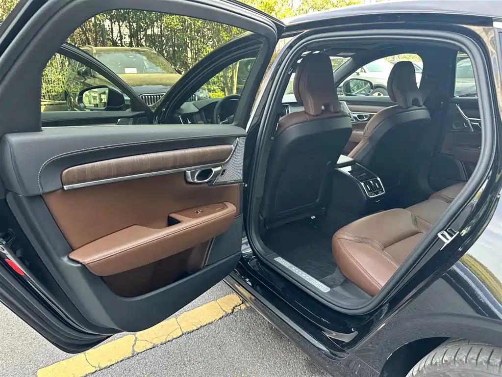 VOLVO S90 2023