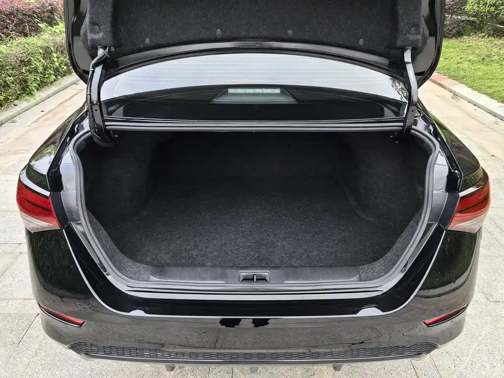 NISSAN SYLPHY 2020