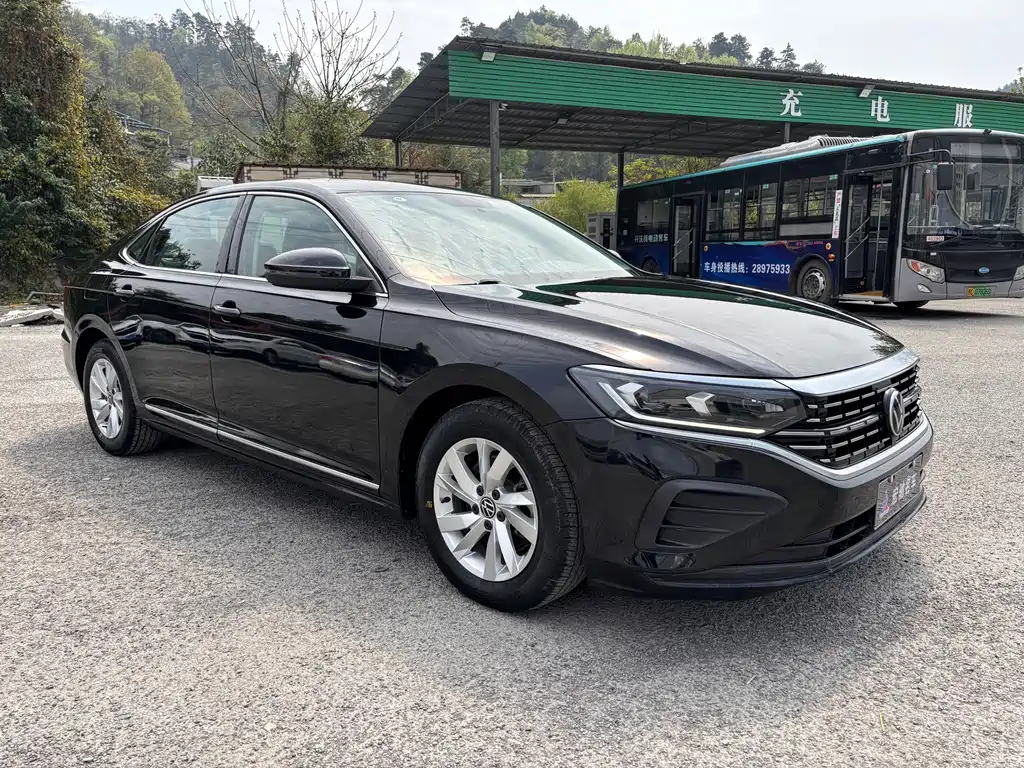 VOLKSWAGEN PASSAT 2022