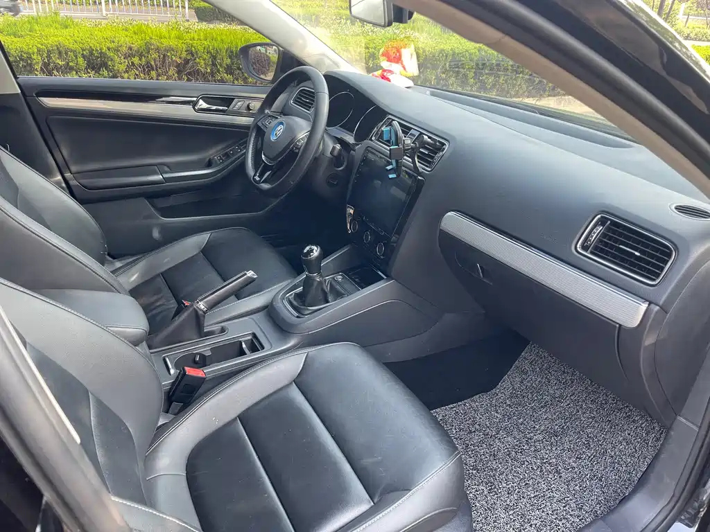 VOLKSWAGEN SAGITAR 2016