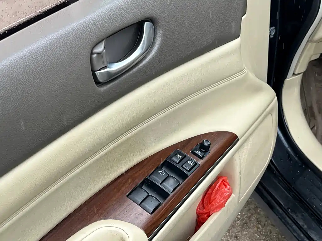 NISSAN TEANA 2010