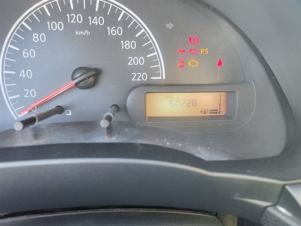NISSAN SUNNY 2015