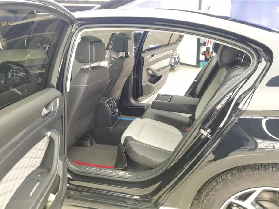 VOLKSWAGEN MAGOTAN 2023