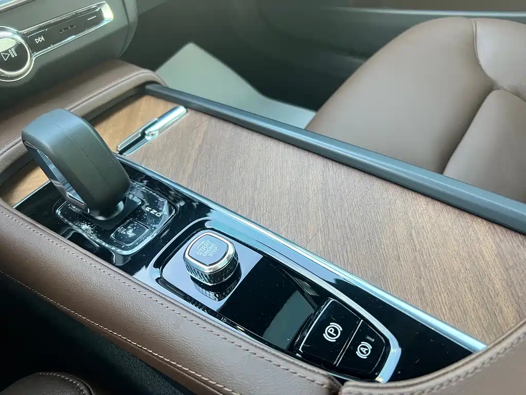 VOLVO S90 2023