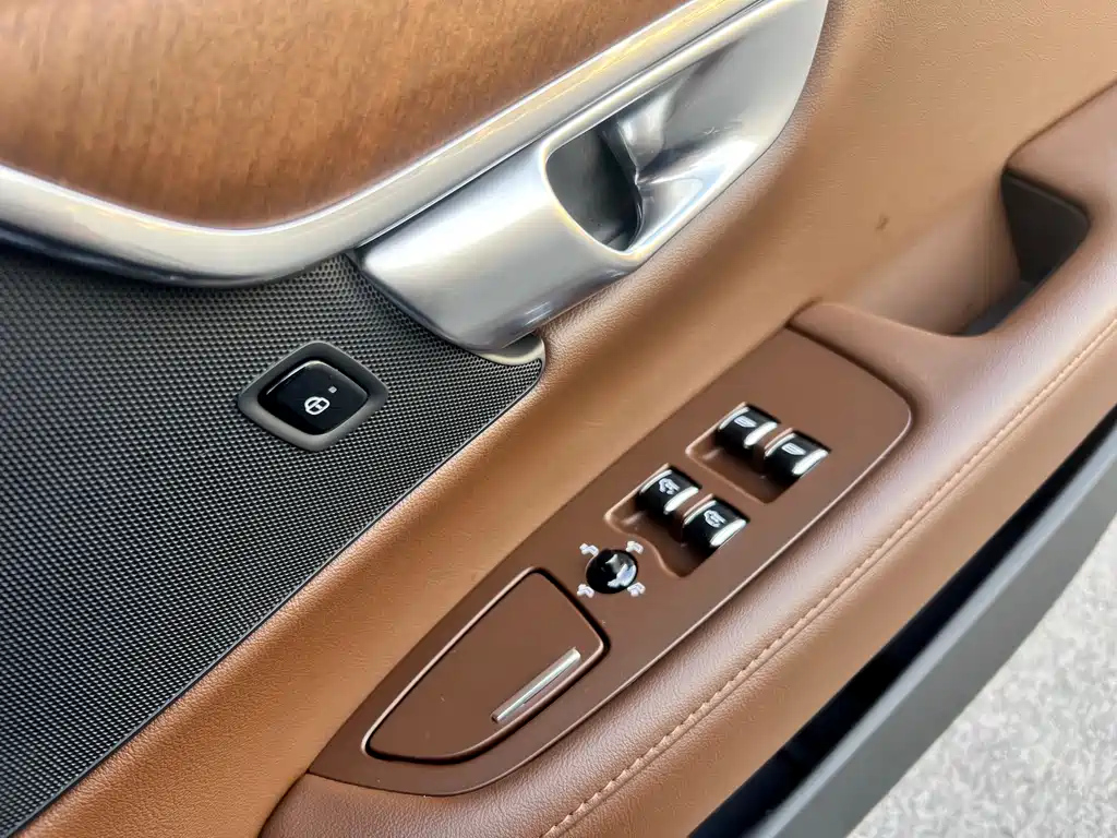 VOLVO S90 2023