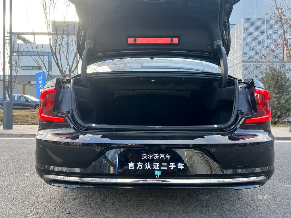 VOLVO S90 2023