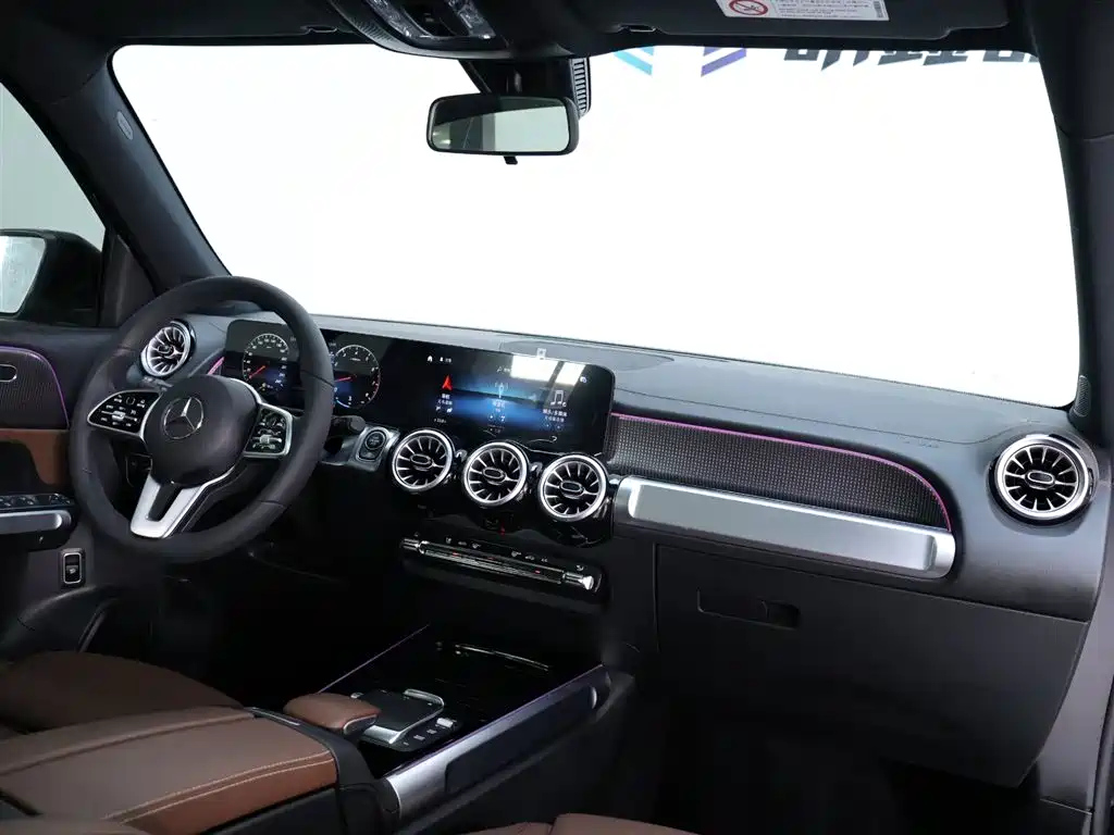 MERCEDES BENZ GLB 2023