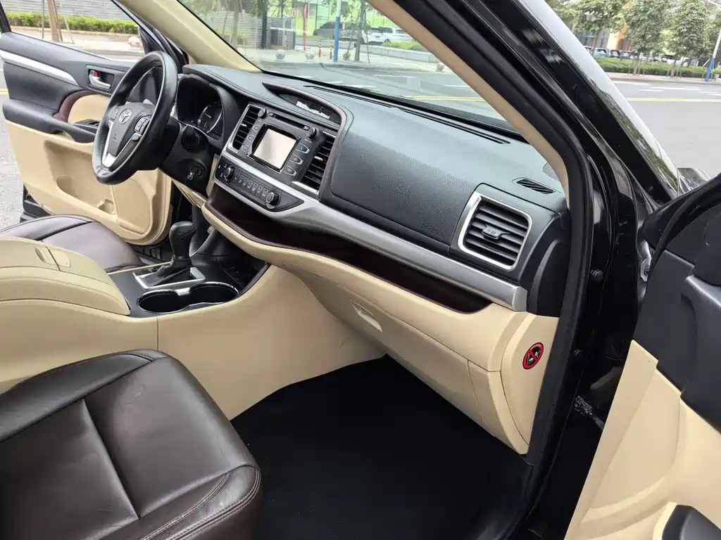 TOYOTA HIGHLANDER 2015