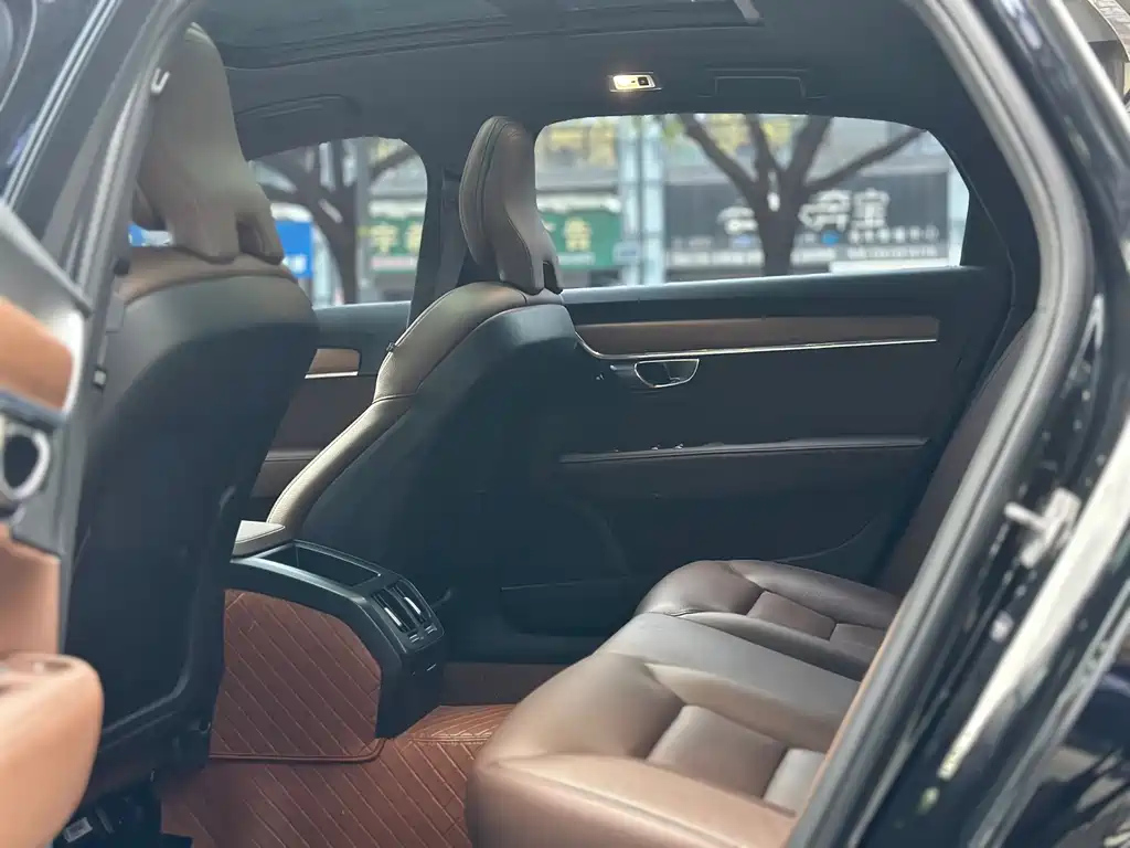 VOLVO S90 2021