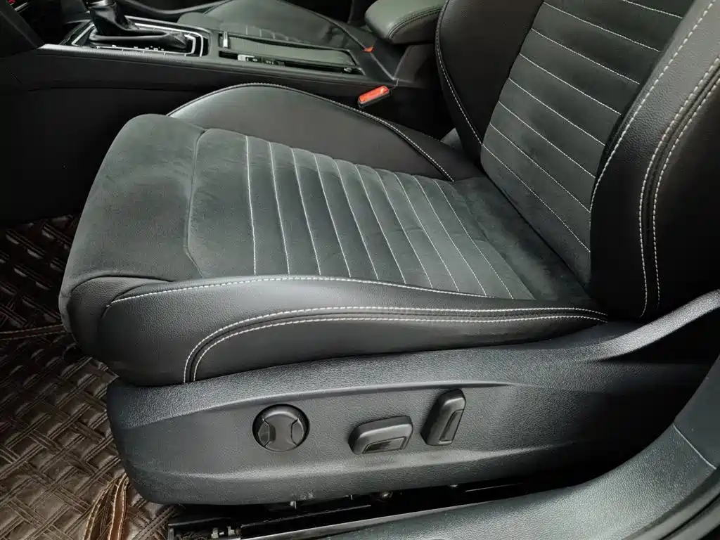 VOLKSWAGEN MAGOTAN 2020