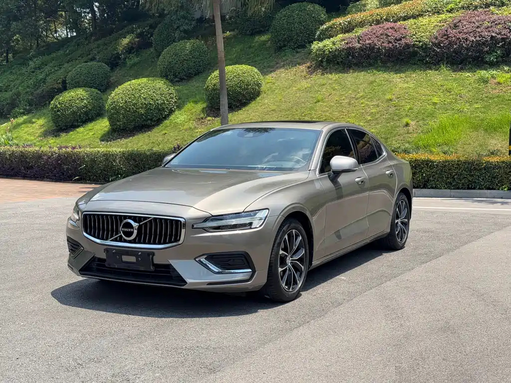 VOLVO S60 2022