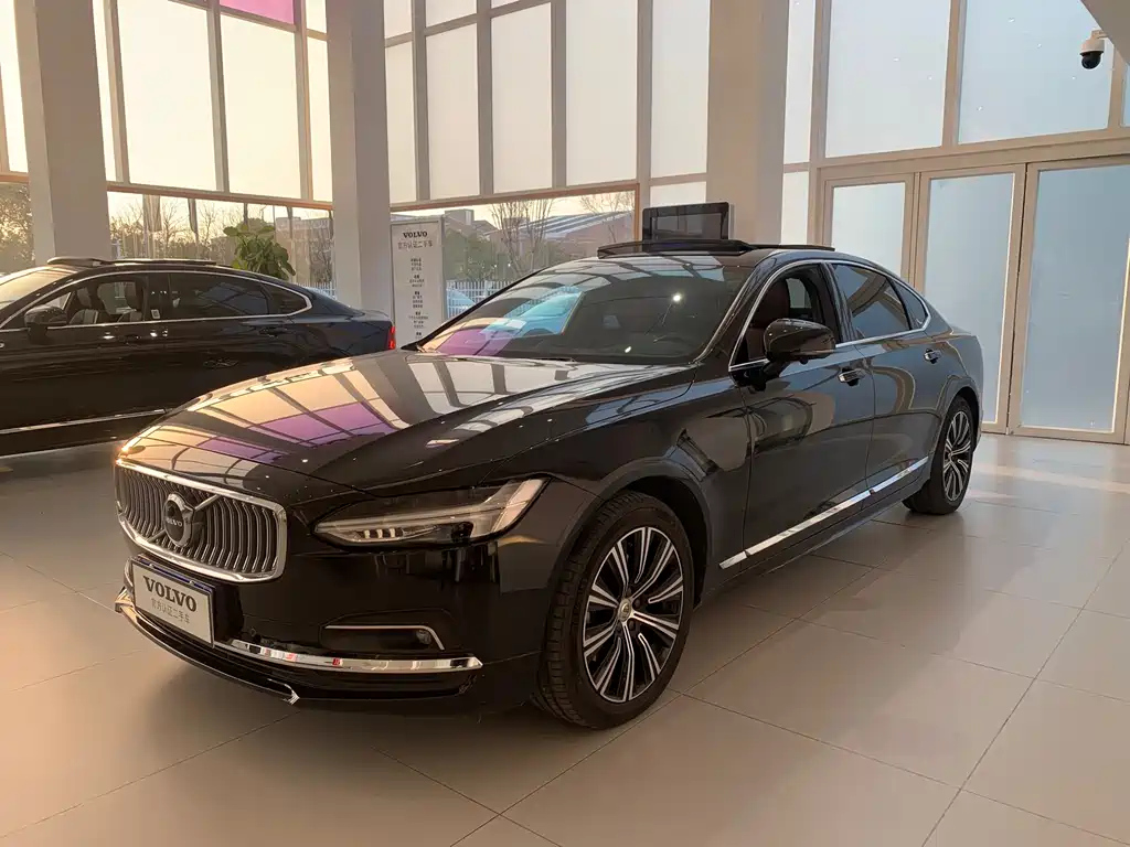 VOLVO S90 2022